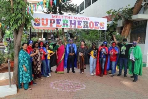 Meet the Marvels - A Superhero Bagless Day! 