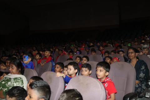 Meet the Marvels - A Superhero Bagless Day! - 26