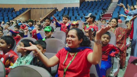 Meet the Marvels - A Superhero Bagless Day! - 26